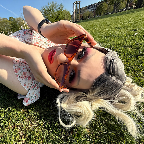 Cover Artwork Summer Girl Outfit